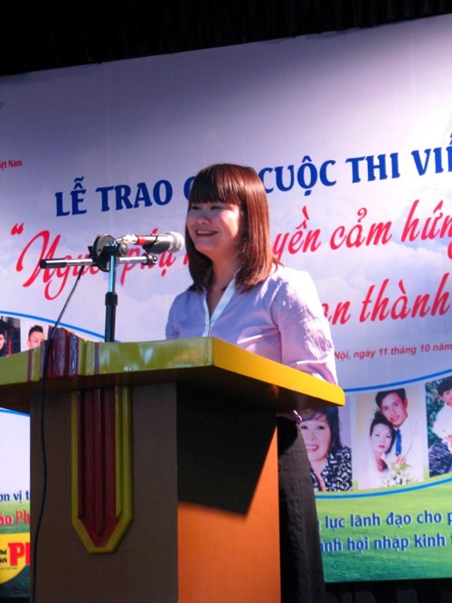Bà Nguyễn Thục Hạnh, Tổng Biên tập báo Phụ nữ Việt Nam phát biểu tại lễ trao giải.