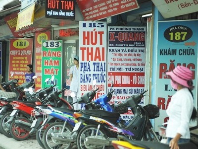 Những phòng khám thai mọc "nhan nhản" ở dốc Phụ Sản, Hà Nội.