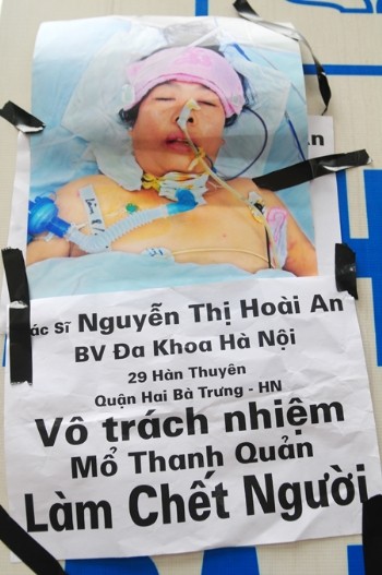 Hình ảnh bệnh nhân Trần Thị Tưởng chết lâm sàng được người nhà bệnh nhân mang tới bệnh viện Đa khoa Hà Nội.