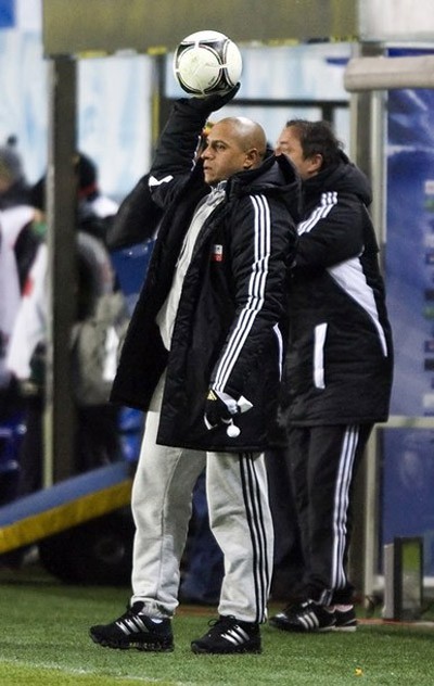 Roberto Carlos sẽ giám sát kế hoạch tăng cường lực lượng trị giá 300 triệu euro của Anzhi Makhachkala.