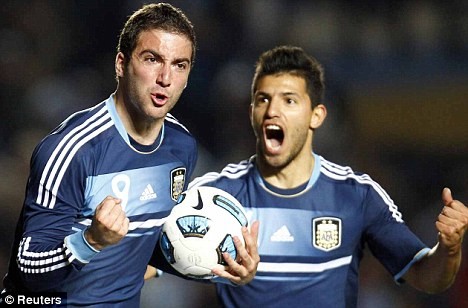 Higuain và Aguero đều là 2 tiền đạo Argentina xuất chúng