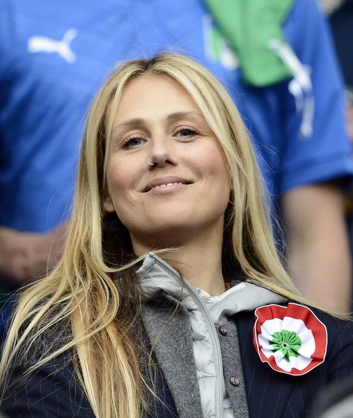 Novella Benini, vợ của của HLV trưởng Italy - Cesare Prandelli gửi cả trái tim với tình cảm nồng cháy cho đội tuyển của mình.