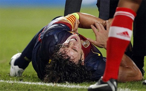 Chấn thương của Carles Puyol và chiếc thẻ đỏ cho Busquets là tổn thất không nhỏ với Barcelona.