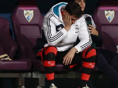 Casillas bị Mourinho bắt ngồi dự bị