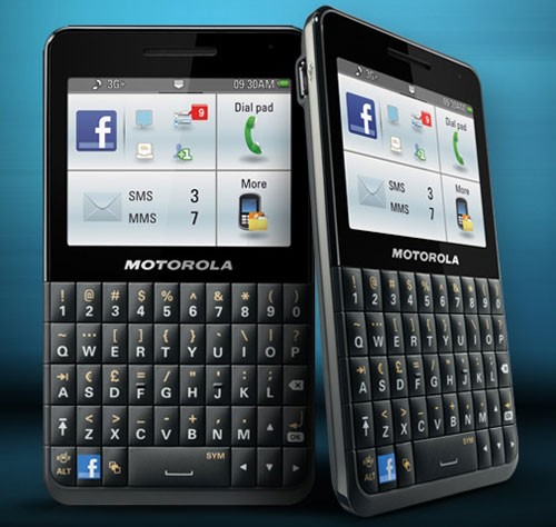 4.Motorola Social Máy trang bị màn hình cảm ứng 2,4 inch có độ phân giải 240 x 320 pixel, ngoại hình khá giống Motorola EX119 hỗ trợ 2 sim vừa được bán ra. Social có bàn phím QWERTY đặc trưng của Facebook khi có nút bấm chuyên dụng truy cập vào mạng xã hội lớn nhất hành tinh này