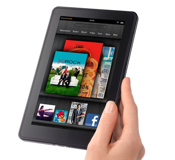 Giá rẻ hơn Đối thủ: Kindle Fire Đây là mẫu máy tính bảng bán chạy nhất mà không mang logo của Apple. Kindle Fire của Amazon có kích cỡ 7-inch với giá bán 200 USD và không trang bị camera, không hỗ trợ thẻ nhớ ngoài. Tuy nhiên, ưu thế của Fire là nằm trong một “hệ sinh thái” với kho nhạc, phim ảnh, sách, và ứng dụng khổng lồ, có thể đáp ứng hầu hết các nhu cầu người dùng của Amazon.