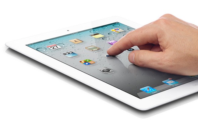 Hợp lý hơn Đối thủ: Apple iPad 2 iPad 2 là lựa chọn hợp lý hơn đối với những người không có quá nhiều yêu cầu về hình ảnh. iPad 2 cũng là mẫu máy tính bảng có giao diện cảm ứng mượt mà và tốt hơn bất kỳ loại nào khác và hoàn toàn có thể cạnh tranh với iPad mới với ưu điểm mỏng nhẹ hơn trong thiết kế.