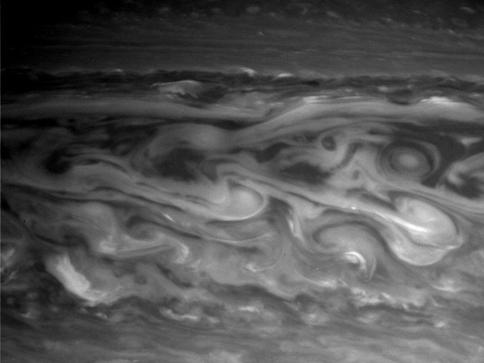 Ảnh chụp các đám mây vần vũ trên bề mặt Sao Thổ thực hiện bởi vệ tinh Cassini, 01/08/2011.