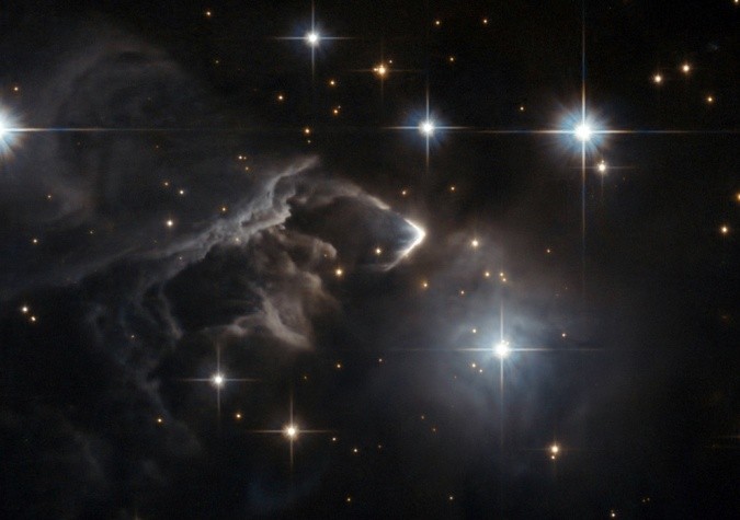 23. Tinh vân ít được biết đến là IRAS 05437+2502 thuộc chòm sao Taurus (the Bull) gần mặt phẳng trung tâm của thiên hà Milkly Way.