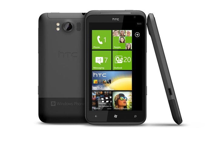 5. HTC Titan II Titan II là sản phẩm được nâng cấp từ HTC Titan và chạy Windows Phone 7.5. HTC Titan II được trang bị vi xử lý lõi đơn 1,5 GHz, RAM 512MB, màn hình S-LCD có kích thước lên tới 4,7 inch cho độ phân giải 480 x 800 pixel cùng bộ nhớ trong 16GB. Nhưng ấn tượng nhất là camera sau của máy có độ phân giải tới 16 MP.