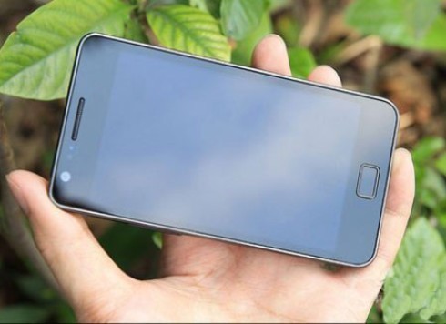 Điện thoại HDC A9100 được thiết kế giống smartphone "hot" Galaxy SII của Samsung. Máy sở hữu kiểu dáng khá mỏng hơn 10 mm, tuy không bằng được Galaxy S II thật (8,5 mm) nhưng cũng ngang được Galaxy S thế hệ đầu tiên. HDC A9100 tích hợp màn hình cảm ứng điện dung 4,3 inch, chip 650 MHz và có giá 260 USD.