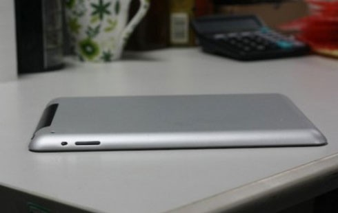 M97 là máy tính bảng nhái giống iPad 2 nhất với màn hình cảm ứng đa điểm 9,7 inch độ phân giải 1.024 x 768 pixel. Sản phẩm cũng hỗ trợ 2 camera ở mặt trước và sau nhưng chạy hệ điều hành Android, hỗ trợ kết nối Wifi, Bluetooth.