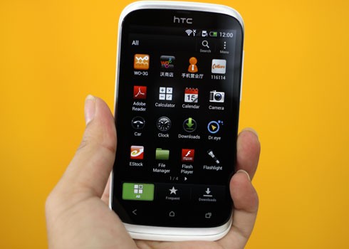 Với sự có mặt của Desire V, HTC sẽ gia tăng nhóm sản phẩm phổ thông. Hiện trên thị trường hãng này đã có Explorer ở mức dưới 5 triệu, bản Wildfire S cao hơn. Hãng hiện chưa thông báo giá bán Desire V, giá quốc tế là 345 USD (tương đương 7 triệu đồng). (Màn hình cảm ứng 4 inch hiển thị hình ảnh sáng, đẹp)
