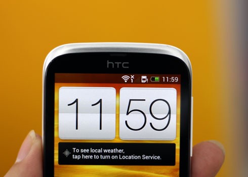 Desire V là phiên bản quốc tế của chiếc Wind tại Trung Quốc, mẫu smartphone hai sim đó đã đến Việt Nam thông qua đường xách tay. Máy có thiết kế mỏng ngang iPhone 4S, chạy trên chip xử lý 1GHz và hệ điều hành Android 4.0 Ice Cream Sandwich mới nhất. Nhiều khả năng, đây sẽ là điện thoại chạy Android 4.0 rẻ nhất bán tại Việt Nam. (HTC trang bị giao diện Sense 4.0 cho sản phẩm này)