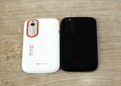 HTC Wind có bản màu trắng và đen giống HTC One.