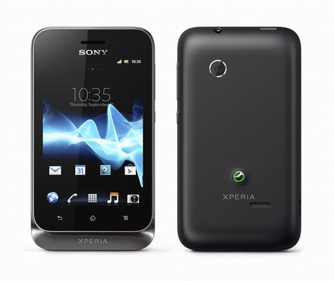 Sony Xperia Tipo dual Đây là mẫu điện thoại đầu tiên của Sony trang bị hai khe cắm sim. Sony Xperia Tipo dual được trang bị cấu hình trung bình, chạy hệ điều hành Android 4.0 (Ice Cream Sandwich). Xperia Tipo dual có thiết kế dày 13 mm, nặng 99 gram. Máy tích hợp màn hình 3,2 inch độ phân giải 480 x 320 pixel, chip tốc độ 800 MHz, RAM 512 MB, bộ nhớ trong 2,5 GB và camera 3,2 MP. Xperia Tipo sử dụng pin 1.500 mAh. Sản phẩm hỗ trợ đầy đủ kết nối Wi-Fi, Bluetooth, GPS và nghe đài FM. Ngoài Tipo dual, Sony cũng giới thiệu phiên bản Xperia Tipo có thiết kế giống hệt nhưng chỉ dùng một khe cắm SIM. Điểm khác biệt duy nhất giữa hai smartphone này là Xperia Tipo dual có nút ở cạnh phải để chuyển đổi SIM. Theo trang mysmartprice, Xperia Tipo dual sẽ lên kệ đầu tiên tại Ấn Độ vào quý III/2012, giá bán chưa được công bố.