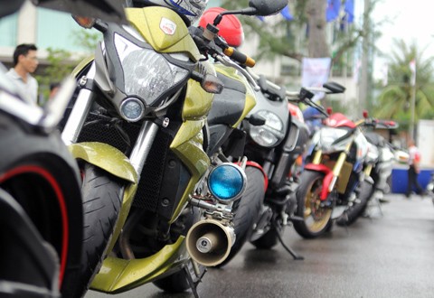 Honda CB1000 mẫu xe được đánh giá cao trong dòng nakebike tại Việt Nam.