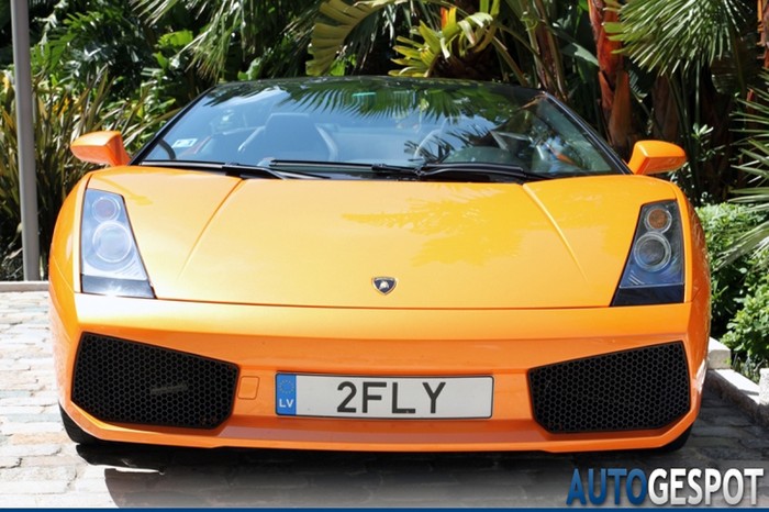 3. Lamborghini Gallardo Spyder Thông số cơ bản: Tốc độ tối đa 315 km/h Tăng tốc từ 0-100 km/h 4.00 s Trọng lượng1570 kg