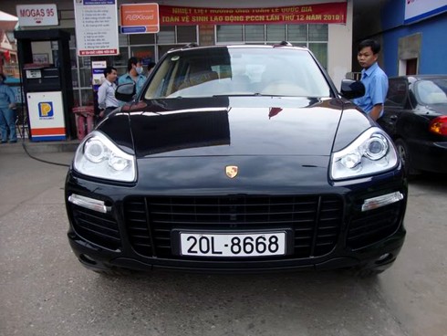 Porsche Cayenne GTS, một trong những mẫu SUV hạng sang được ưa chuộng nhất tại Việt Nam. Ảnh: Otofun