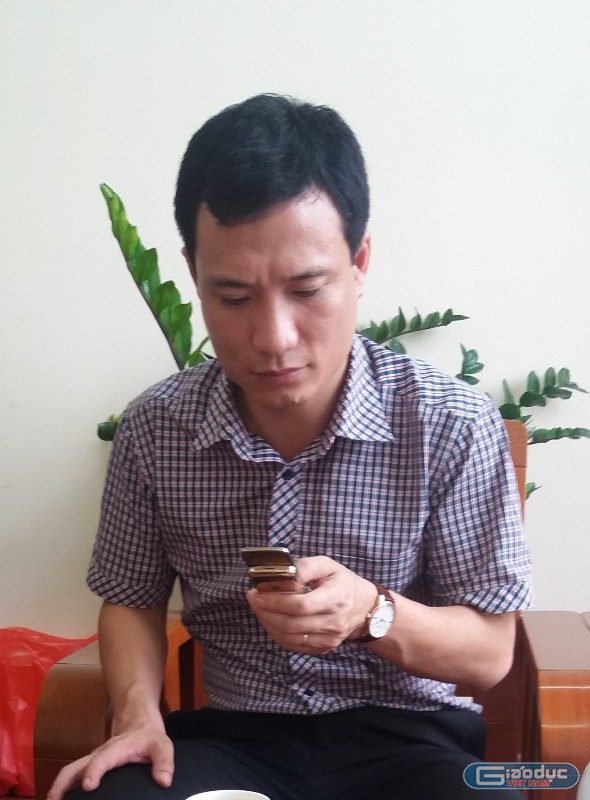 Ông Phùng Chí Tâm, Chủ tịch UBND phường Mộ Lao tại buổi làm việc với phóng viên. Ảnh Bảo Nam.