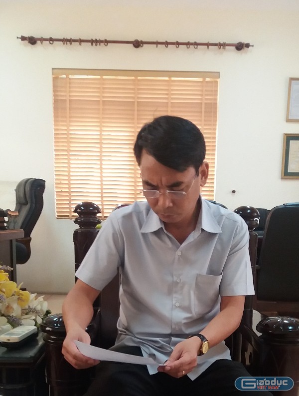 Ông Nguyễn Minh Tuyên, Chủ tịch UBND phường Quan Hoa tại buổi làm việc. Ảnh Bảo Nam.
