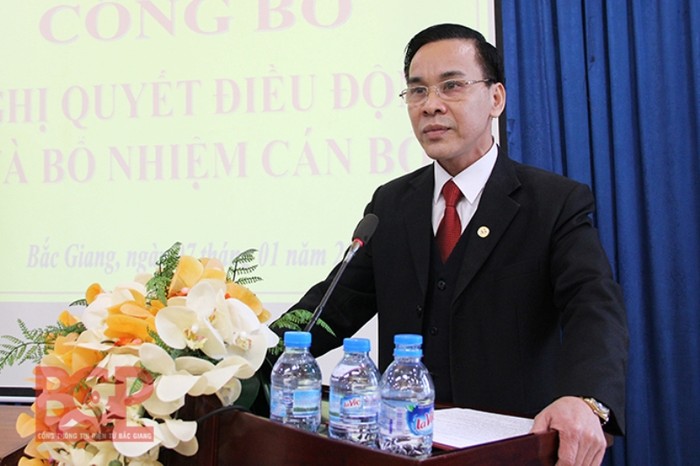 Ông Trần Quang Tấn, Chủ tịch UBND huyện Lục Ngạn (thời kỳ năm 2014), đã được bổ nhiệm làm Giám đốc Sở Công thương thời hạn 05 năm từ ngày 01/01/2016. Ảnh (Cổng thông tin điện tử Bắc Giang)