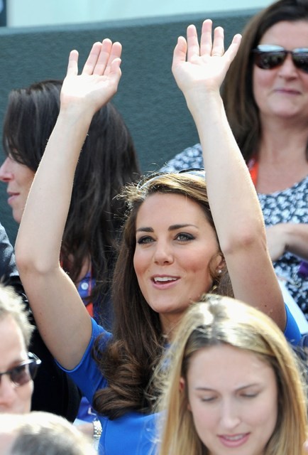 Công nương Kate Middleton cổ vũ hết mình cho các vận động viên