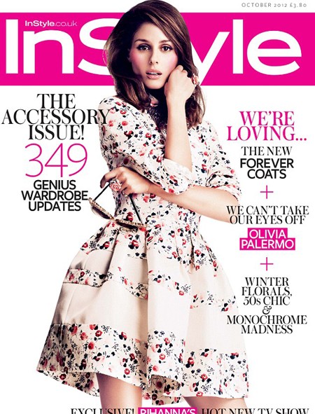 Kiểu trang điểm tông hồng dịu ngọt cùng bộ váy xếp li bồng bềnh tuyệt đẹp trên trang bìa của Tạp chí.