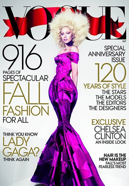 Vẫn là phong cách "dị" của Lady Gaga trên trang bìa của Tạp chí Vogue ấn phẩm tại Mỹ.