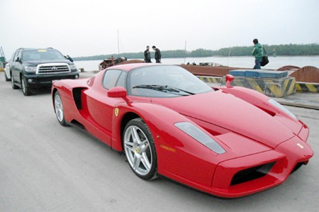 Tháng 2, chiến mã Enzo của Ferrari có chuyến dừng chân tại cảng Hải Phòng theo diện tạm nhập, tái xuất. Điểm đến của Enzo là Trung Quốc.