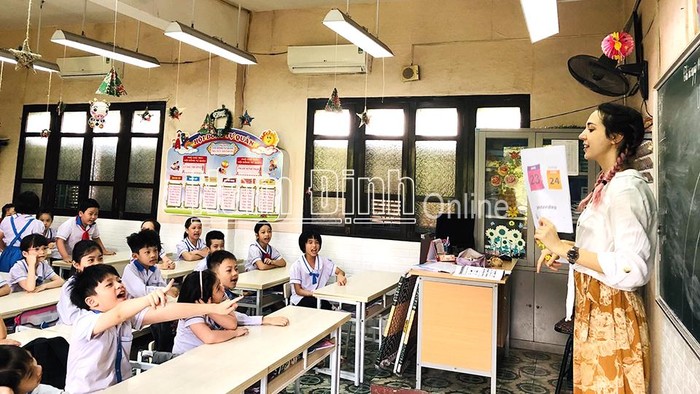 Từ năm học 2021 - 2022 các trường phổ thông ở Nam Định sẽ được tăng cường giáo viên người nước ngoài để dạy tiếng Anh. Ảnh minh hoạ: Báo Nam ĐỊnh