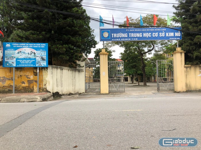 Trường Trung học cơ sở Kim Nỗ, Đông Anh, nơi xảy ra sự viêc học sinh bị &quot;ép&quot; học thêm trực tuyến trong thời gian qua. Ảnh: Trung Dũng