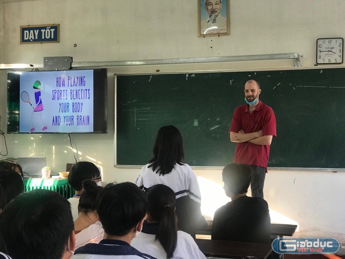 Các cơ sở giáo dục ở Ninh Bình sẽ thực hiện việc liên kết dạy tiếng Anh với các trung tâm tiếng Anh và có giáo viên người nước ngoài giảng dạy từ năm học 2021-2022. Ảnh minh họa: Trung Dũng