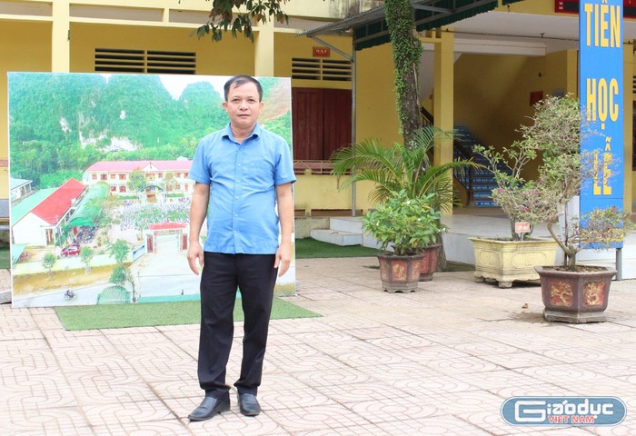 Thầy Nguyễn Lâm Tám, giáo viên dạy môn Toán tại trường Trung học cơ sở Lục Dạ. Ảnh: T.D