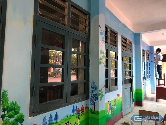 Những bức vẽ trên tường lớp học tại Trường Tiểu học Diễn Trung, huyện Diễn Châu (Nghệ An) Ảnh: NTCC