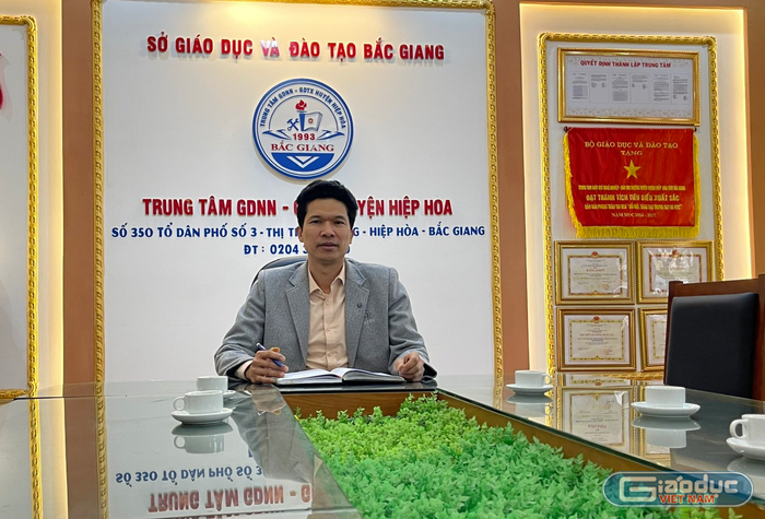 Thầy Nguyễn Văn Công - Giám đốc Trung tâm Giáo dục nghề nghiệp - Giáo dục thường xuyên huyện Hiệp Hòa. Ảnh: Trung Dũng