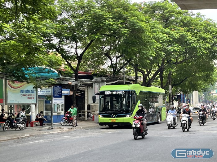 Sắp tới, Hà Nội sẽ có thêm tuyến xe buýt điện từ nội thành đến sân bay Nội Bài. Ảnh: T.D