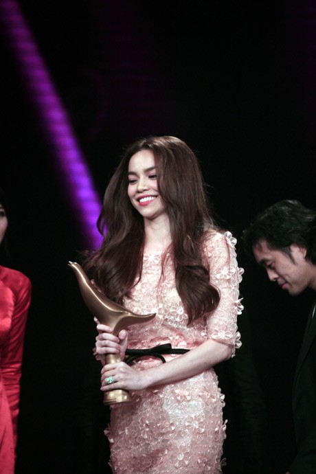 Hồ Ngọc Hà đạt giải chương trình của năm với 'Hồ Ngọc Hà Live Concert 2011'