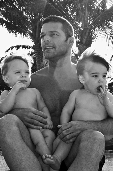 Đây là hình ảnh hai bé trai sinh đôi có tên Matteo và Valentino nhà Ricky Martin.