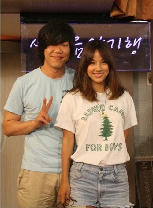 Lee Hyori và Lee Sang Soon là một trong những cặp đôi hot nhất showbiz Hàn hiện nay. Mới đây trên trang web giải trí nate.com của Hàn Quốc, cặp đôi này đã đứng đầu danh sách 'Người đẹp và quái thú' với 46% tổng phiếu bầu.