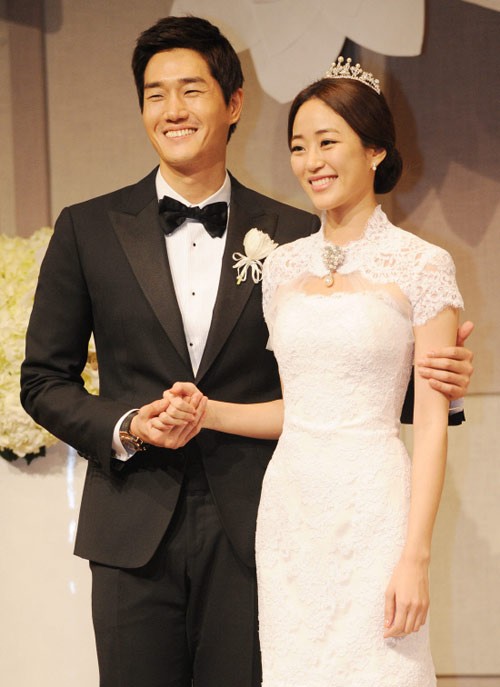 Đám cưới hạnh phúc của chú rể Yoo Ji Tae vfa cô dâu Kim Hyo Jin đã diễn ra vào những ngày cuối năm 2011 với sự tham gia của nhiều diễn viên, ca sĩ nổi tiếng.