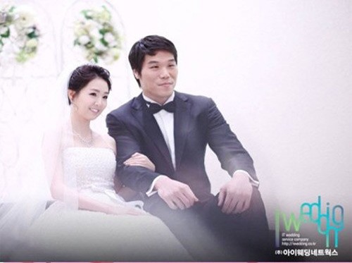 Cầu thủ bóng rổ Seo Jang Hoo đã cưới nữ MC xinh đẹp Oh Jung Yeon.