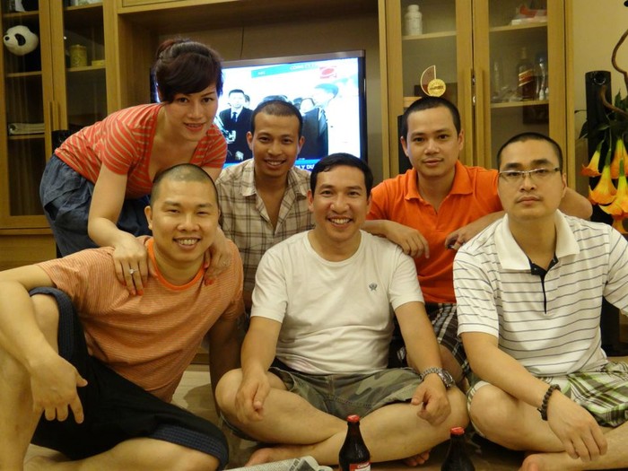 Vợ chồng diễn viên hài Hải Anh có dịp mời những bạn bè, đồng nghiệp thân thiết đến nhà chơi: Quang Thắng, Việt Thái...