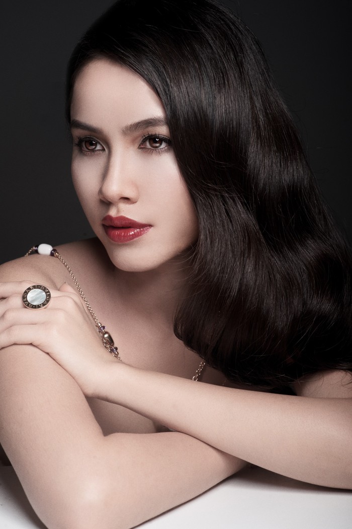 Hoàng My năm nay 24 tuổi, quê ở Đồng Nai. Cô là á hậu cuộc thi Hoa hậu Việt Nam 2010 và cũng từng tham gia Hoa hậu Hoàn vũ 2011. (Theo GDVN)