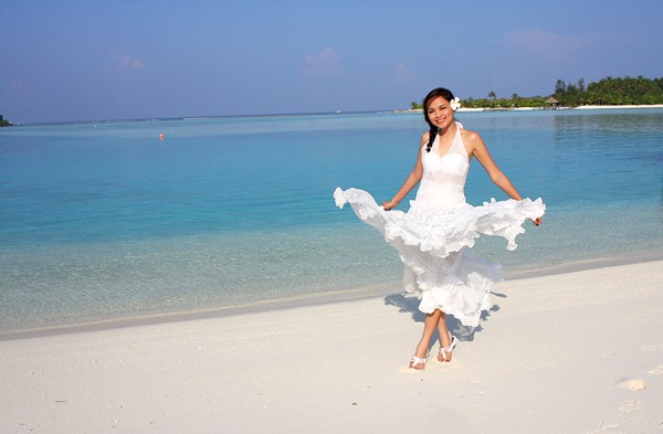 Hoa hậu thế giới người Việt - Diễm Hương vừa có chuyến du lịch ít ngày cùng cả gia đình đến hòn đảo thiên đường Maldives.