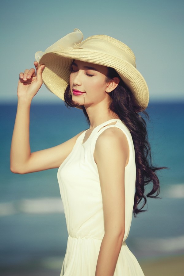 Hoa hậu Du lịch Việt Nam 2008 - Ngọc Diễm thực hiện bộ ảnh mới ngay tại thành phố biển Cam Ranh quê hương cô.