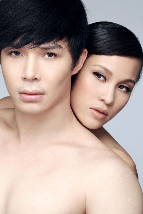 Sau khi Nathan Lee liên tục lên tiếng bảo vệ 'bạn gái tin đồn của mình' là Phương Mai thì cặp đôi này đã tung một bộ ảnh bán nude cùng nhau.