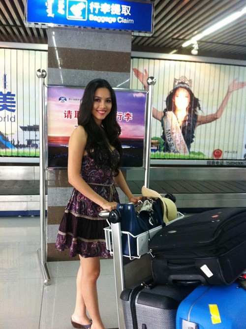 Hoàng My đại diện cho Việt Nam tham gia thi Hoa hậu thế giới 2012 đã có mặt tại Trung Quốc để chuẩn bị tranh tài. Hoàng My là một trong những thí sinh đến sớm nhất.
