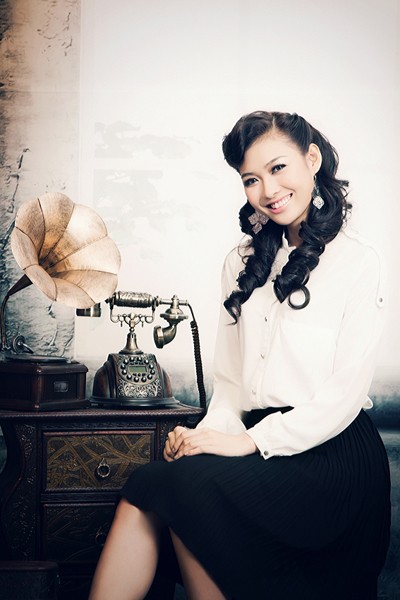 Người đẹp Tây Ninh - Bích Khanh đã vượt qua 21 thí sinh khác trong đêm chung kết để trở thành Miss Ngôi sao 2012".