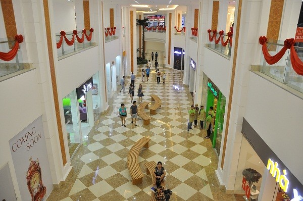 Các sảnh chính của Vincom Mega Mall Royal City được bố trí rất sang trọng và thân thiện.